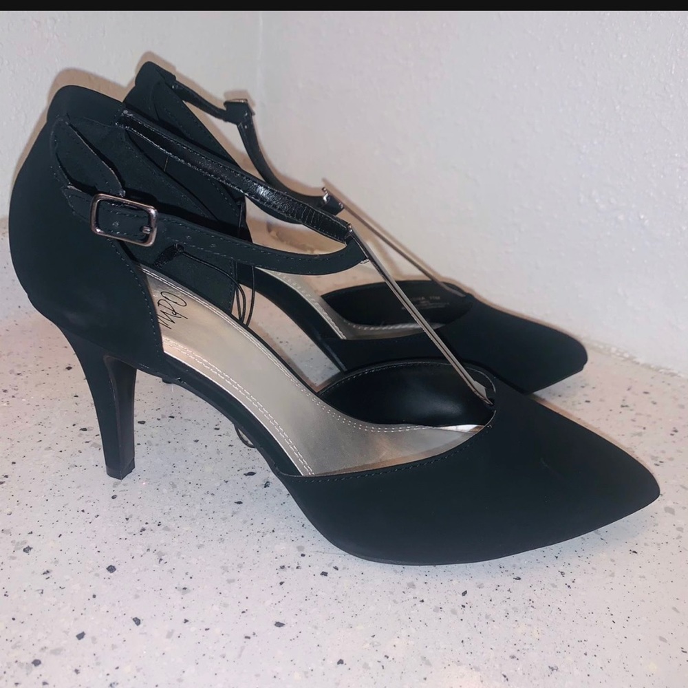 Women’s black strap pointed heels New